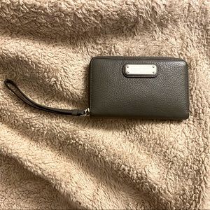Marc Jacobs Zip Wristlet Wallet